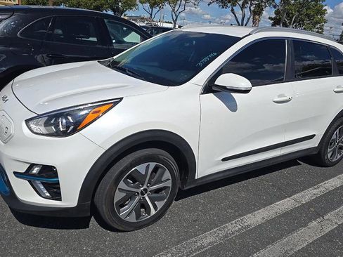 Used 2022 Kia Niro EX w/ Cold Weather Package FWD image 4