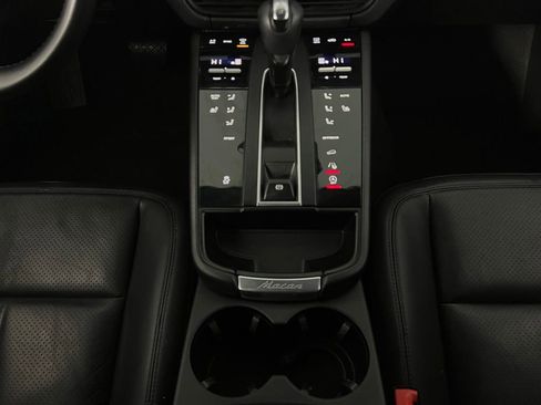 Used 2022 Porsche Macan image 16