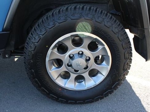 Used 2011 Toyota FJ Cruiser 4WD w/ Upgrade Pkg image 9