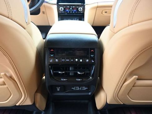 Used 2022 Jeep Grand Cherokee Summit AWD/4WD image 23