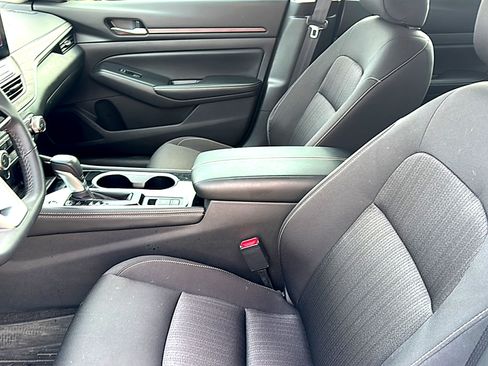 Used 2024 Nissan Altima 2.5 SV w/ SV Premium Package FWD image 6