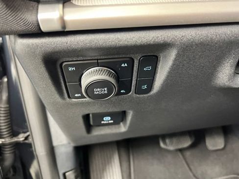 Used 2025 Ford Expedition Active AWD/4WD image 16