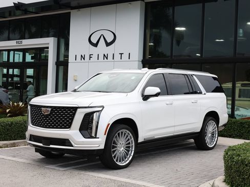 Used 2025 Cadillac Escalade ESV Premium Luxury w/ LPO, Floor Liner Package AWD/4WD image 1