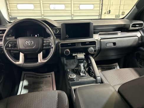 Used 2025 Toyota 4Runner SR5 AWD/4WD image 4