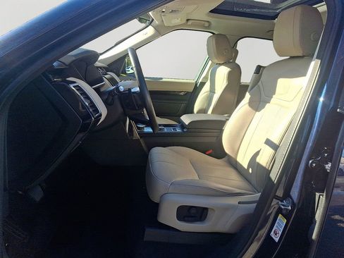 Used 2019 Land Rover Discovery SE image 12