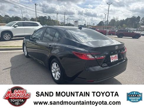 Used 2025 Toyota Camry LE image 5