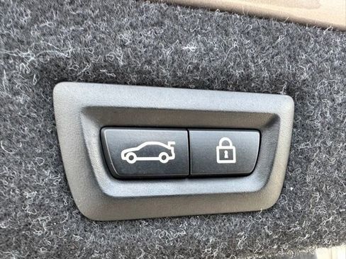 Used 2017 BMW 530i xDrive 530i xDrive w/ Premium Package image 10