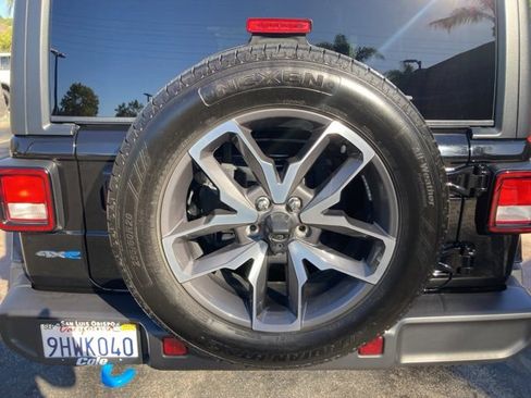 Used 2024 Jeep Wrangler Unlimited image 23