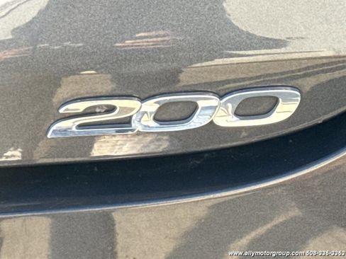 Used 2017 Chrysler 200 Limited Platinum image 7