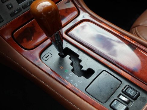 Used 2002 Lexus SC 430 Convertible image 37