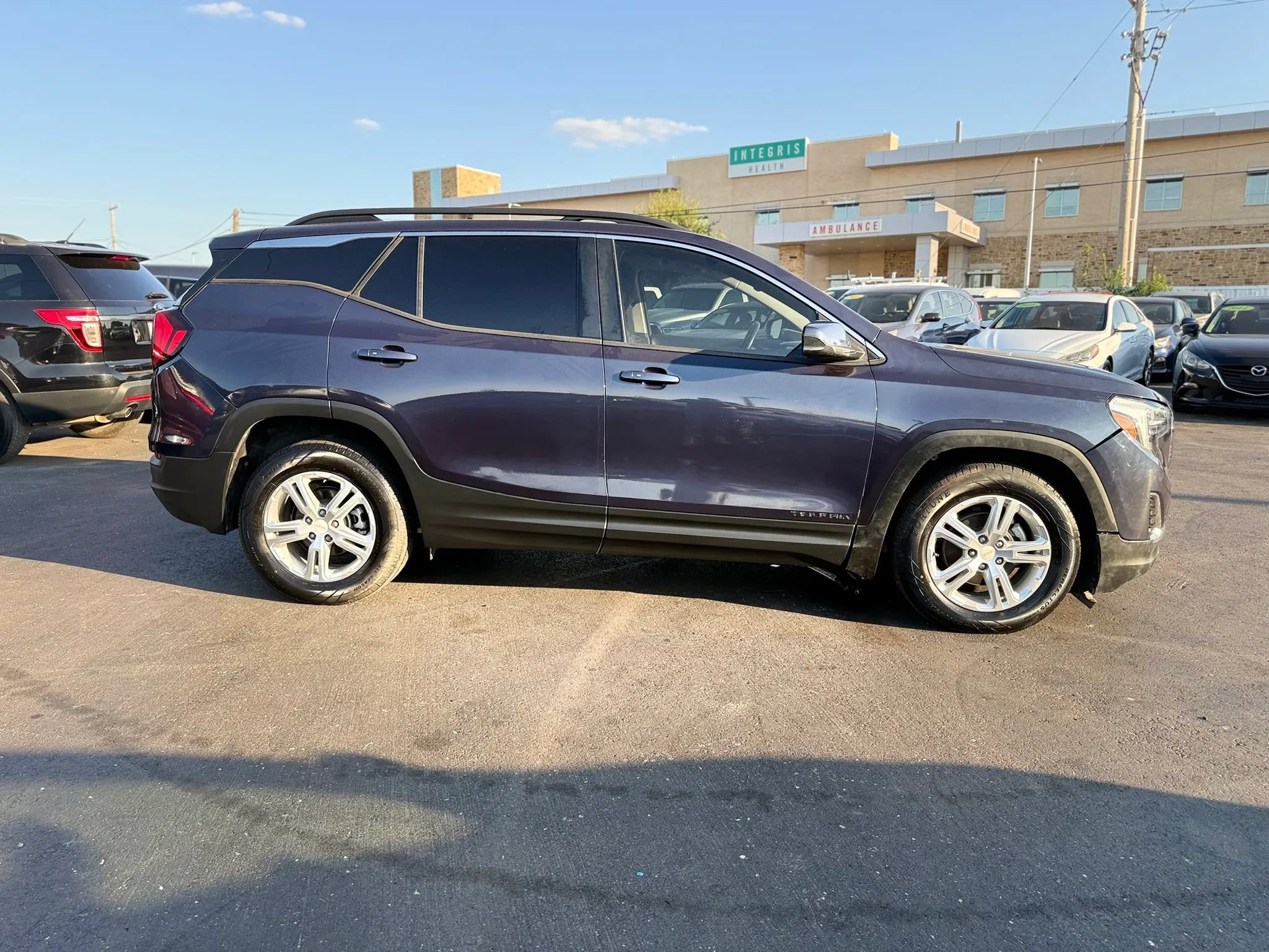 Used 2018 GMC Terrain SLE w/ Driver Convenience Package FWD image 2