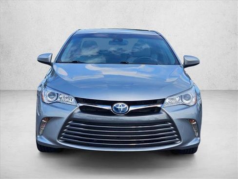 Used 2017 Toyota Camry XLE w/ Moonroof Package FWD image 2