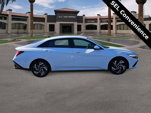 Used 2025 Hyundai Elantra SEL image 9