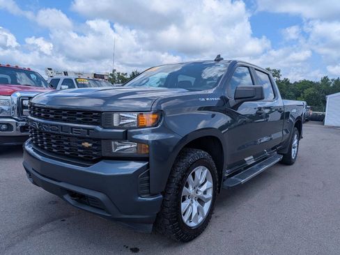 Used 2020 Chevrolet Silverado 1500 Custom w/ Custom Value Package AWD/4WD image 3