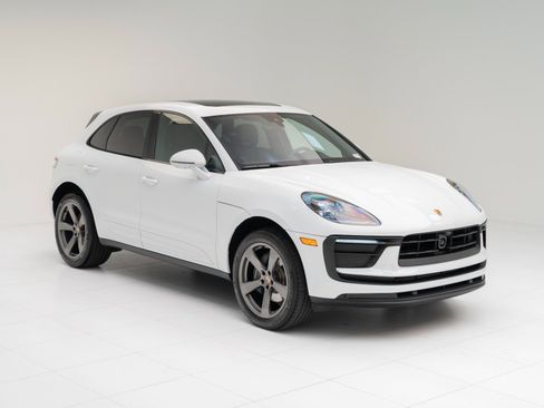 Certified 2025 Porsche Macan AWD/4WD image 7