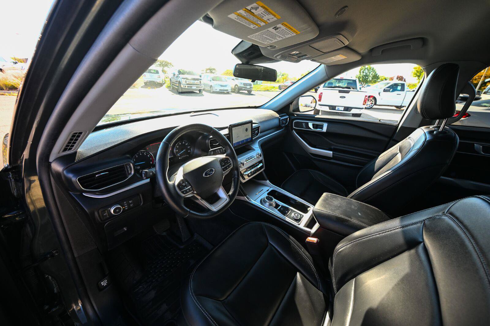 Used 2022 Ford Explorer XLT w/ Equipment Group 202A AWD/4WD image 18