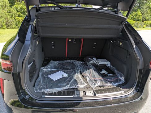 New 2026 Jaguar F-PACE SVR 575 Edition image 26