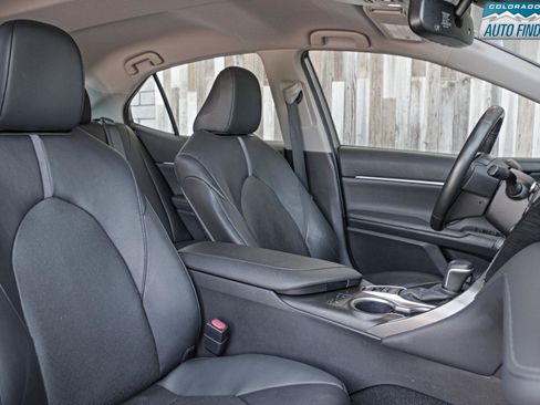 Used 2021 Toyota Camry XLE FWD image 21