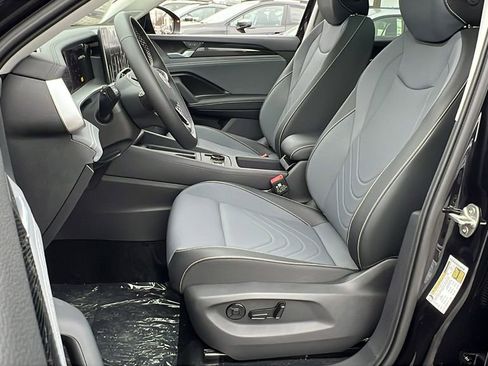 New 2026 Volkswagen Tiguan SE image 19