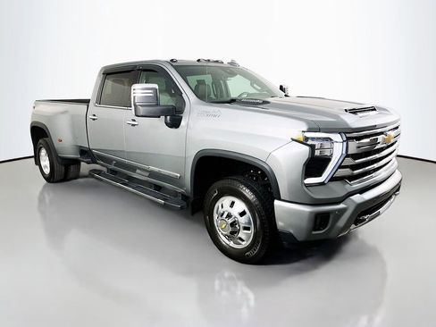 Used 2025 Chevrolet Silverado 3500 High Country w/ High Country Premium Package AWD/4WD image 4