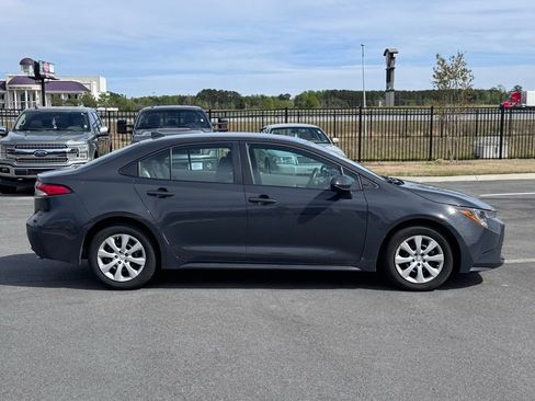 Used 2025 Toyota Corolla LE image 22