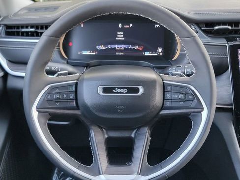 Certified 2023 Jeep Grand Cherokee Limited image 32