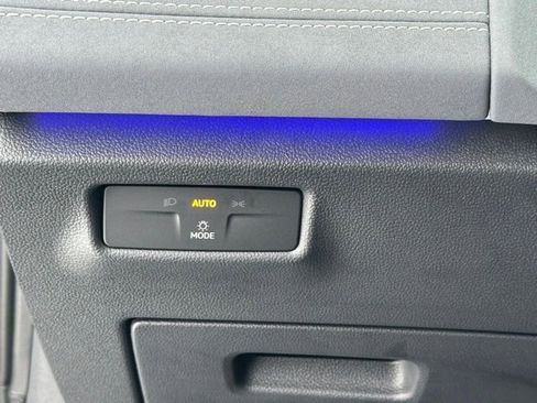 New 2026 Volkswagen Tiguan SE R-Line image 24