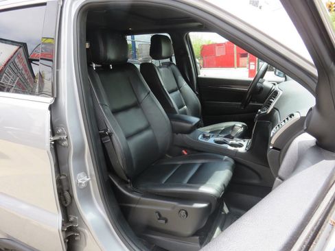 Used 2018 Jeep Grand Cherokee Limited AWD/4WD image 11