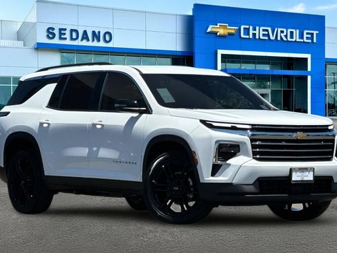 New 2026 Chevrolet Traverse LT FWD image 2