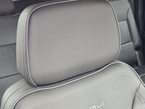 Used 2023 GMC Yukon XL Denali RWD image 14