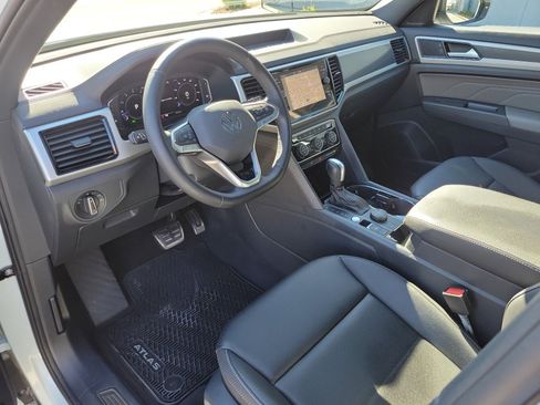 Certified 2023 Volkswagen Atlas Cross Sport SEL R-Line image 34