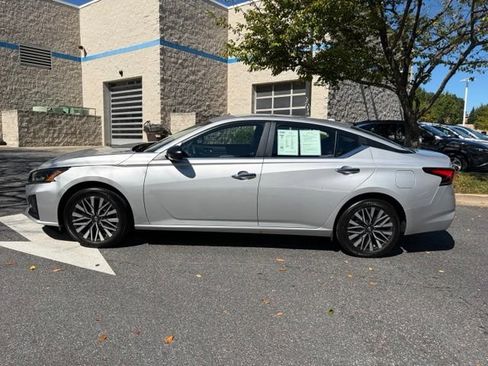 Used 2024 Nissan Altima 2.5 SV AWD/4WD image 4