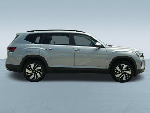 Used 2025 Volkswagen Atlas SE FWD image 10