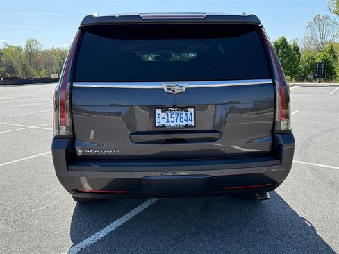 Used 2016 Cadillac Escalade Premium image 4