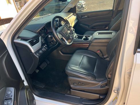 Used 2016 GMC Yukon XL SLE w/ HD Trailering Package image 4