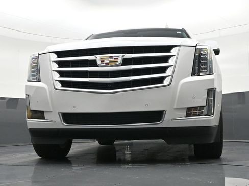 Used 2019 Cadillac Escalade Luxury image 30