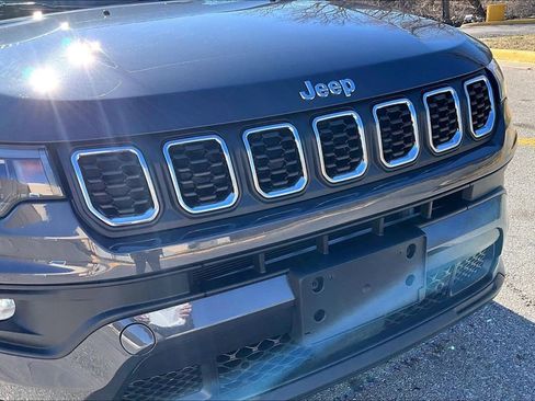 Used 2024 Jeep Compass Latitude image 28