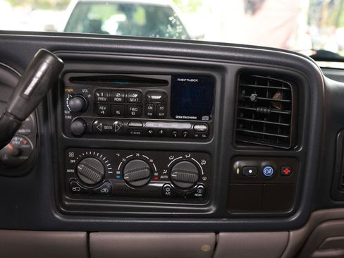 Used 2002 Chevrolet Tahoe LT RWD image 29