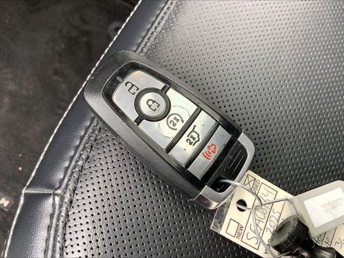 Used 2025 Ford Expedition Max Platinum AWD/4WD image 15