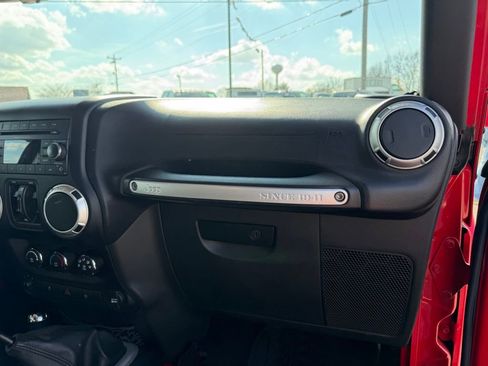 Used 2016 Jeep Wrangler Unlimited Sahara image 30