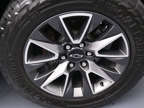Used 2022 Chevrolet Tahoe Z71 w/ Luxury Package AWD/4WD image 56
