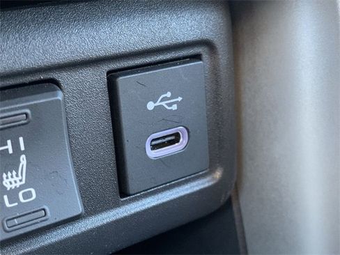 Used 2023 Toyota Corolla Cross XLE image 27