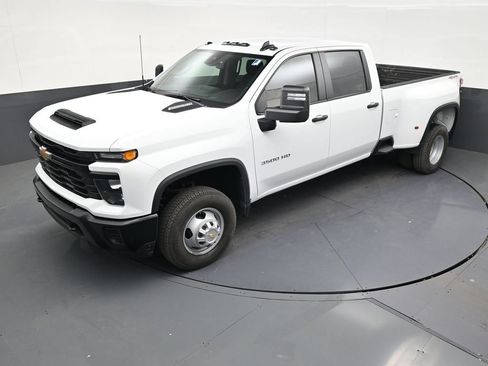 Used 2026 Chevrolet Silverado 3500 W/T AWD/4WD image 11