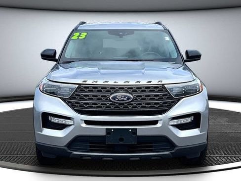 Used 2023 Ford Explorer XLT w/ Equipment Group 202A AWD/4WD image 2