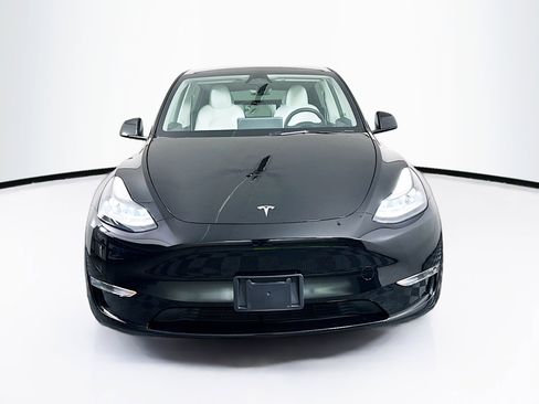 Used 2022 Tesla Model Y Long Range AWD/4WD image 2