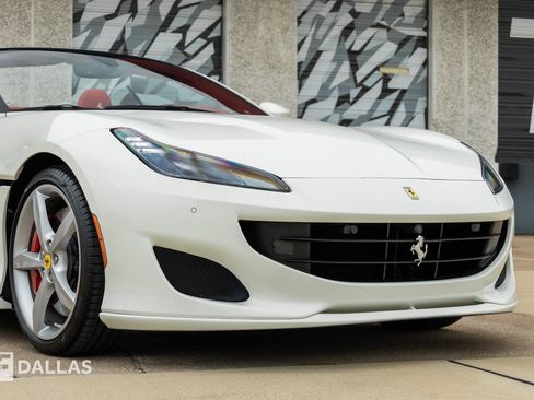 Used 2019 Ferrari Portofino RWD image 2