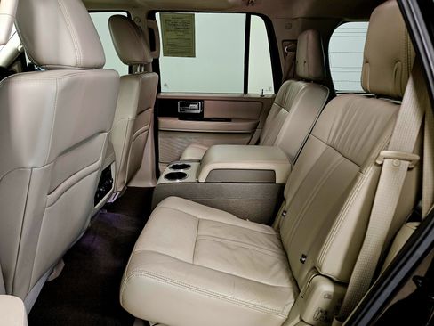 Used 2016 Lincoln Navigator Select image 10