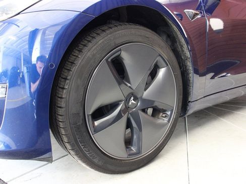 Used 2020 Tesla Model 3 Standard Range Plus image 13