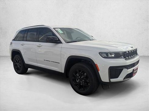 New 2026 Jeep Grand Cherokee Altitude image 7