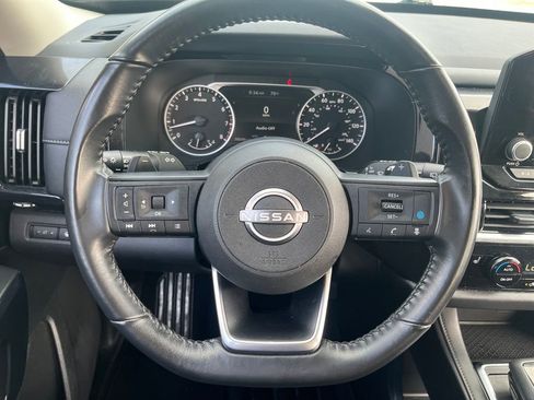 Used 2025 Nissan Pathfinder SV AWD/4WD image 16